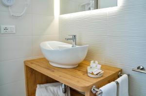 Phòng tắm tại Sirena Suite Deluxe