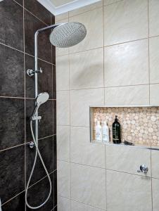 Ένα μπάνιο στο Cosy Brick Beachouse - ALL INCLUDED