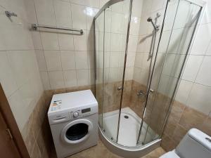 Ένα μπάνιο στο MH Apartments +17 φωτογραφίες