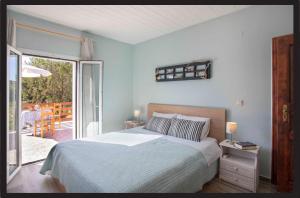 Posteľ alebo postele v izbe v ubytovaní Joleni Cottage in Keramies
