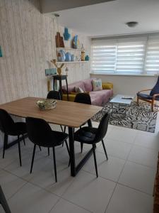 a living room with a wooden table and chairs at Monleon Villa a 10 minutos de la playa 2 parking gratuito in Roses +15 photos