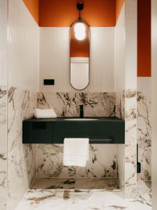 Vannituba majutusasutuses WELTWIEN Luxury Art Apartments & Free Parking