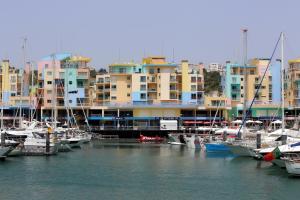a group of boats docked in a marina with buildings at O búzio in Albufeira