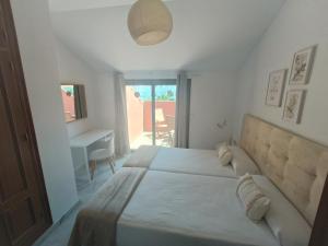 A bed or beds in a room at Sanpedro Apartamentos Marbella