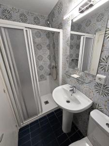 Koupelna v ubytování Hostal Cruz + 34 fotografií