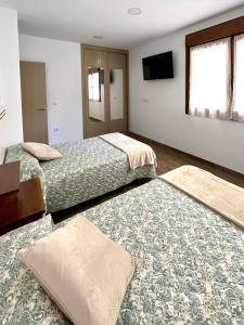 Łóżko lub łóżka w pokoju w obiekcie Apartamento Valbuena