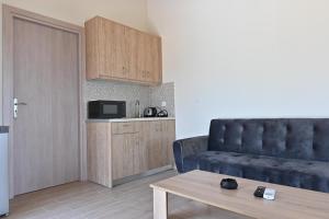 Kuchyň nebo kuchyňský kout v ubytování Lithino Rooms Kalamata + 30 fotografií