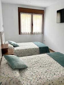 Łóżko lub łóżka w pokoju w obiekcie Apartamento Valbuena