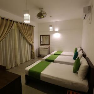 Letto o letti in una camera di KayJay Palms