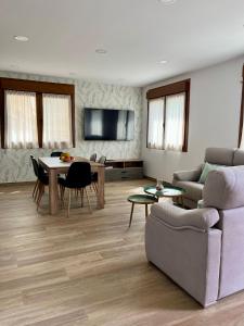 Telewizja i/lub zestaw kina domowego w obiekcie Apartamento Valbuena