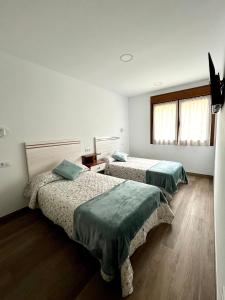 Łóżko lub łóżka w pokoju w obiekcie Apartamento Valbuena