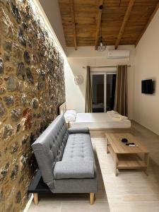 Posezení v ubytování Lithino Rooms Kalamata