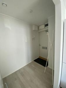 Koupelna v ubytování Kotimaailma - Kalustettu ja hyvin valoisa Studio Herttoniemessä