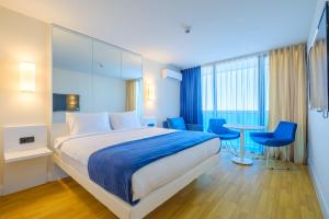 Postel nebo postele na pokoji v ubytování Orbi City Hotel Official D Block