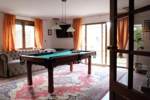 a living room with a pool table and a couch at Apartament Bilard nad Bałtykiem in Gdynia