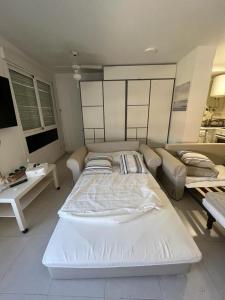 Postel nebo postele na pokoji v ubytování ESTUDIO PLAYA LA BAJADILLA Roquetas de mar