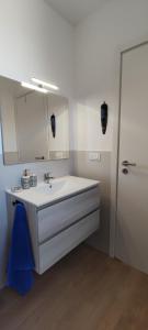 Een badkamer bij Naxos Enjoy Apartments