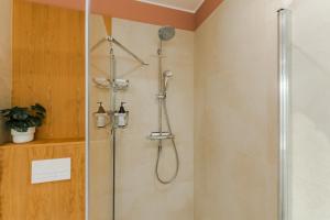 Koupelna v ubytování Apartament BIRDS SurfingBird Dźwirzyno + 22 fotografií