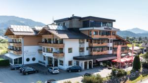 Nespecifikovaný výhled na hory nebo výhled na hory při pohledu z hotelu