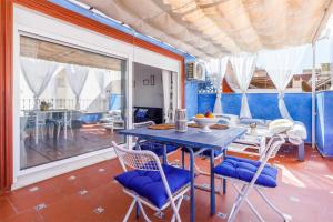 A television and/or entertainment centre at A&N Atico Downtown Torre del Mar
