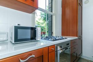 a kitchen with a microwave and a stove at 11 Venice Garden Private garden parking free in Marghera