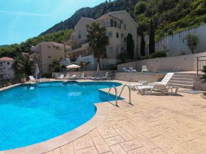 Bazén v ubytování Sea view and pool! Brend new! Vista nebo v jeho okolí