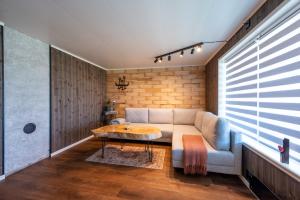 a living room with a couch and a table at Lofoten Green Studio in Ramberg