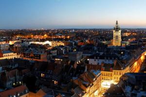 a view of a city at night with a clock tower at * Le Cocon * Centre-ville Douai-500m place d'Armes in Douai