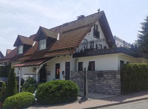 a white house with a brown roof at country-suites by verdino LIVING - Apartments & Privatzimmer in Braunlage
