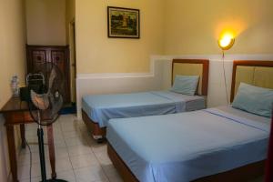 Giường trong phòng chung tại Hotel Tulips