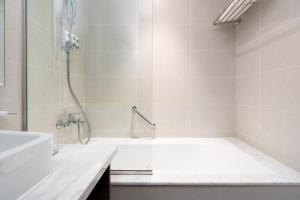 Un baño de White Sage - Fancy Studio With Mesmerizing Canal Views
