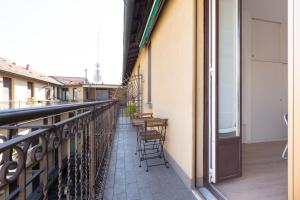 Porta Nuova Bright Studio with Balcony tesisinde bir balkon veya teras