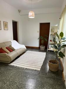 a living room with a couch and a potted plant at Residencia del Norte in Federación