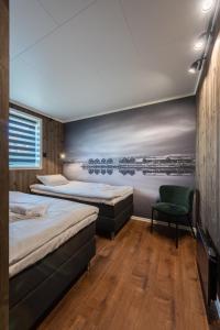 Postel nebo postele na pokoji v ubytování Lofoten Green Studio