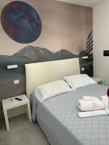 a bedroom with a bed and a painting on the wall at B&B Villa Fabrizia in Diamante +30 photos