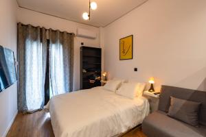 Ένα ή περισσότερα κρεβάτια σε δωμάτιο στο Neos_kosmos_house