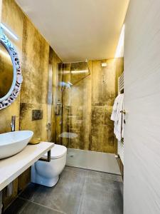 A bathroom at San Marco View Még 32 kép
