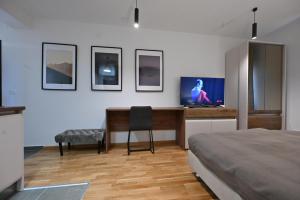 TV a/nebo společenská místnost v ubytování Cozy and Lovely Apartments I & II
