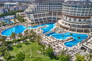 Bazén v ubytování Seaden Sea Planet Resort & Spa nebo v jeho okolí