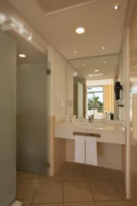 a bathroom with two sinks and a large mirror at IFA Altamarena by Lopesan Hotels in Morro del Jable