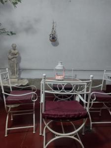 a room with two chairs and a table with a candle at CASA OLGUITA in Godoy Cruz