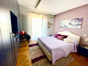 Ένα ή περισσότερα κρεβάτια σε δωμάτιο στο Seeview rooftop house between Sorrento and Amalfi