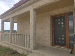 Το κτήριο όπου στεγάζεται  η παραθεριστική κατοικία