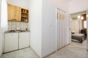 Kuchyň nebo kuchyňský kout v ubytování Marti Garden Suites