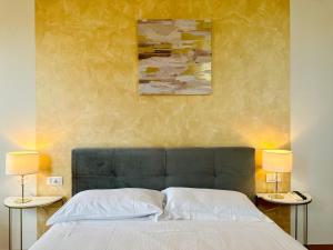 A bed or beds in a room at San Marco View