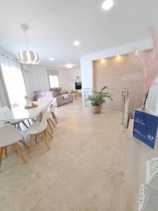 A kitchen or kitchenette at Villa Las Tres J