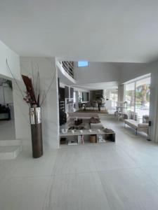 Cucina o angolo cottura di Villa design vue panoramique