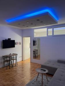 TV a/nebo společenská místnost v ubytování Apartman Spark