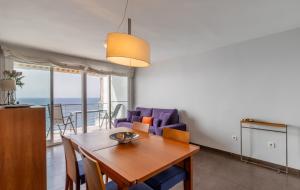 a kitchen and dining room with a table and chairs at Mar de Moravit by Nora Nice in Moraira
