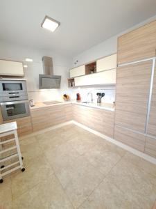 A kitchen or kitchenette at Villa Las Tres J